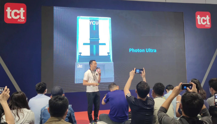 Anycubic’s vice president James Ouyang introduced new products at TCT Show (PRNewsfoto/Anycubic)