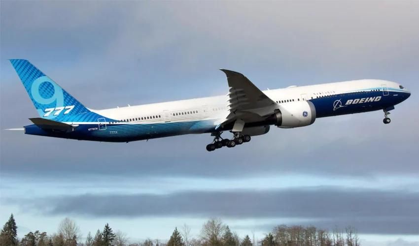 Boeing aeroplane in flight