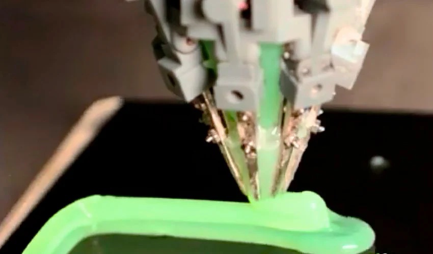 Adaptive nozzle for 3D printing