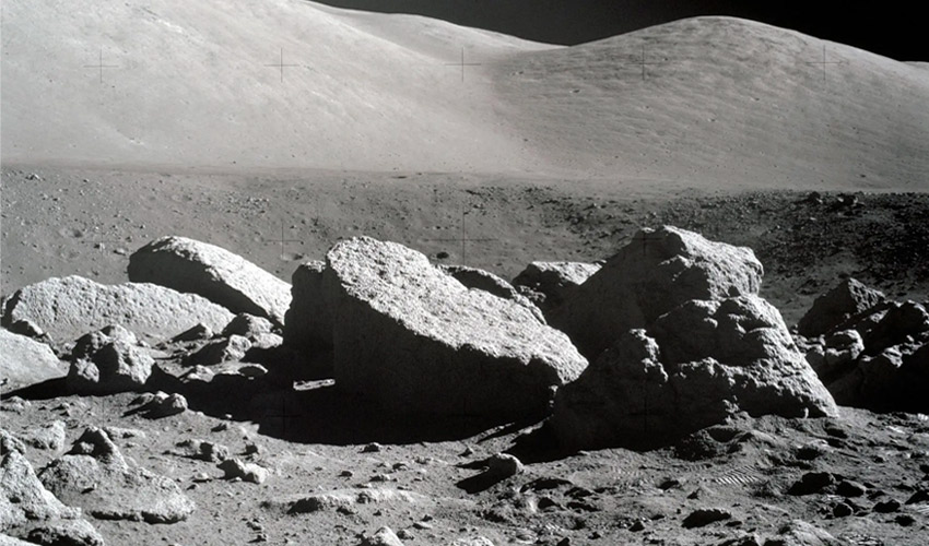 3D printing lunar regolith