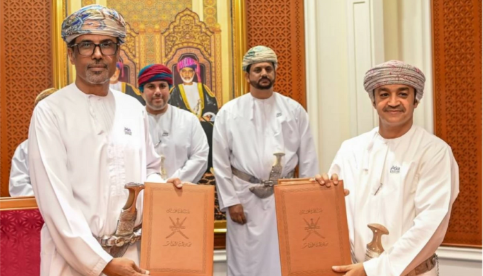 The Dhofar Municipality Government signed the agreement to build the mosque in partnership with Innotek Oman and Adi Architets.