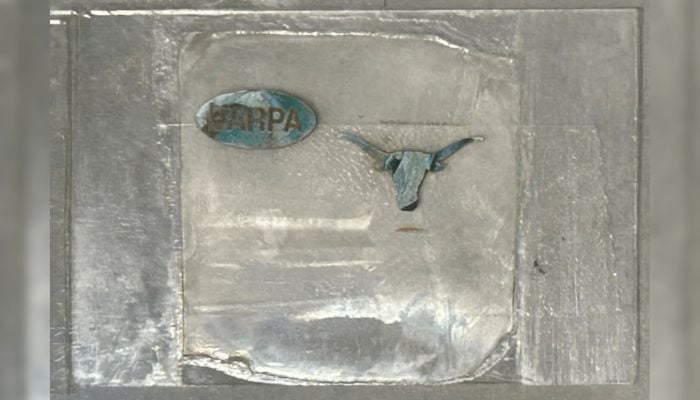 An example of the Holographic Metasurface Nano-Lithography (HMNL) method on a semiconductor. 