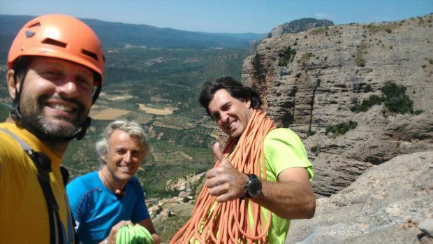 Calleja y Carlos Suarez tomando las coordenadas