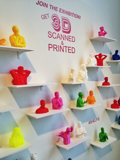 En la muestra se invita a participar a los visitantes dejándose escanear para ser impresos en 3d