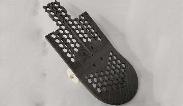 sd3d-3d-prints-complete-skateboard-for-braille-skateboarding-including-wheels-4