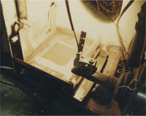 Una foto del primer prototipo de impresora SLS que data de 1986.