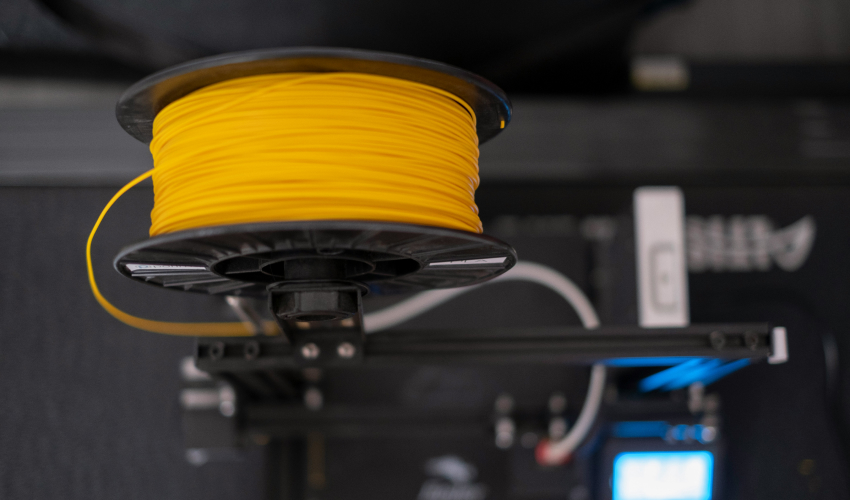 Filament d'impression 3D installé sur une imprimante 3D