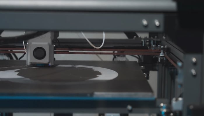 La Freakstone F500 imprime
