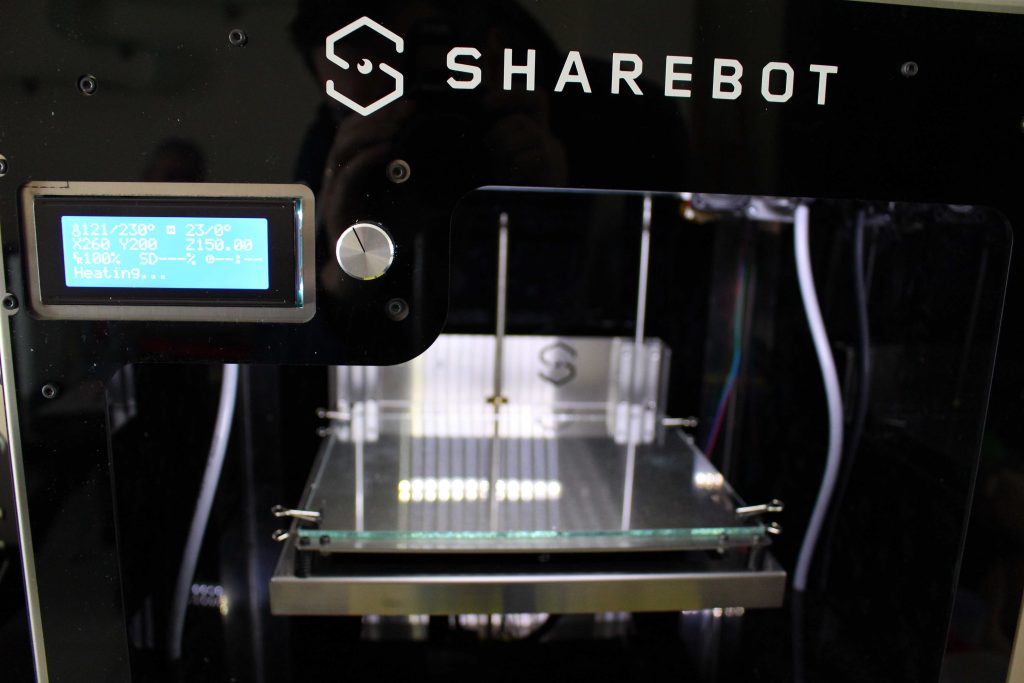 La ShareBot NG présente un large volume d'impression de un volume d’impression de 230 x 195 x 200 mm