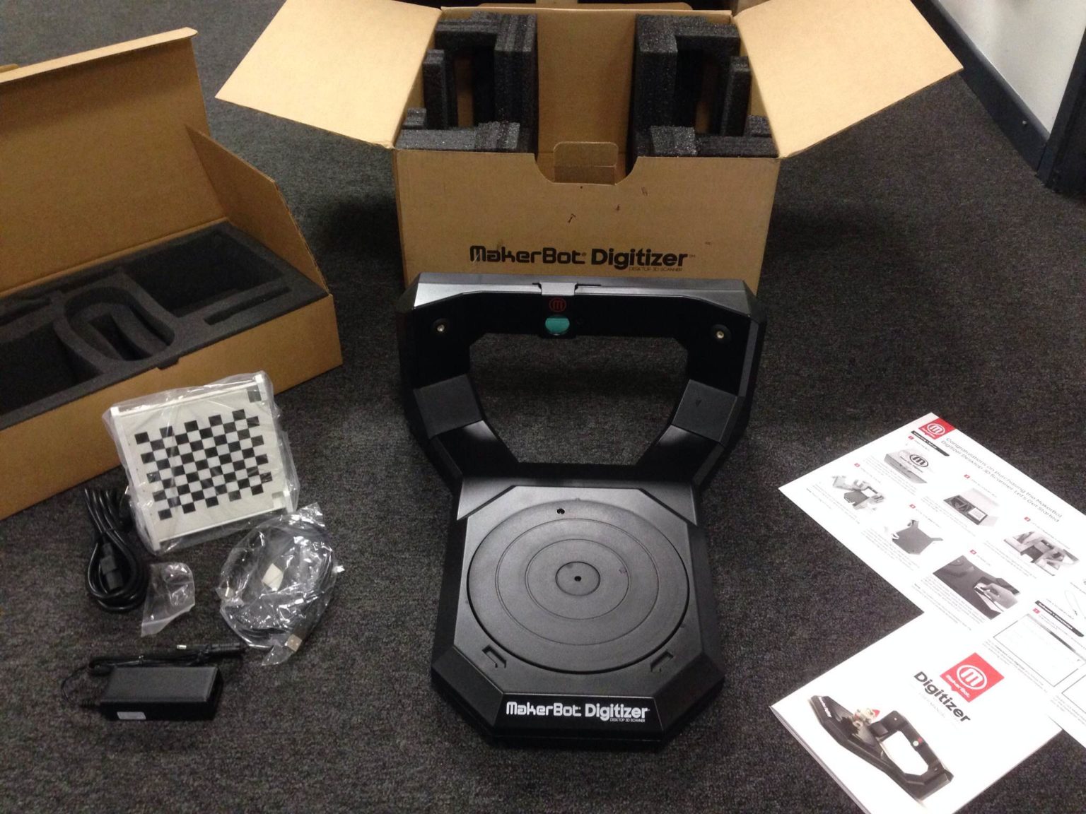 Laboratoire 3Dnatives : le scanner 3D MakerBot Digitizer au banc d ...