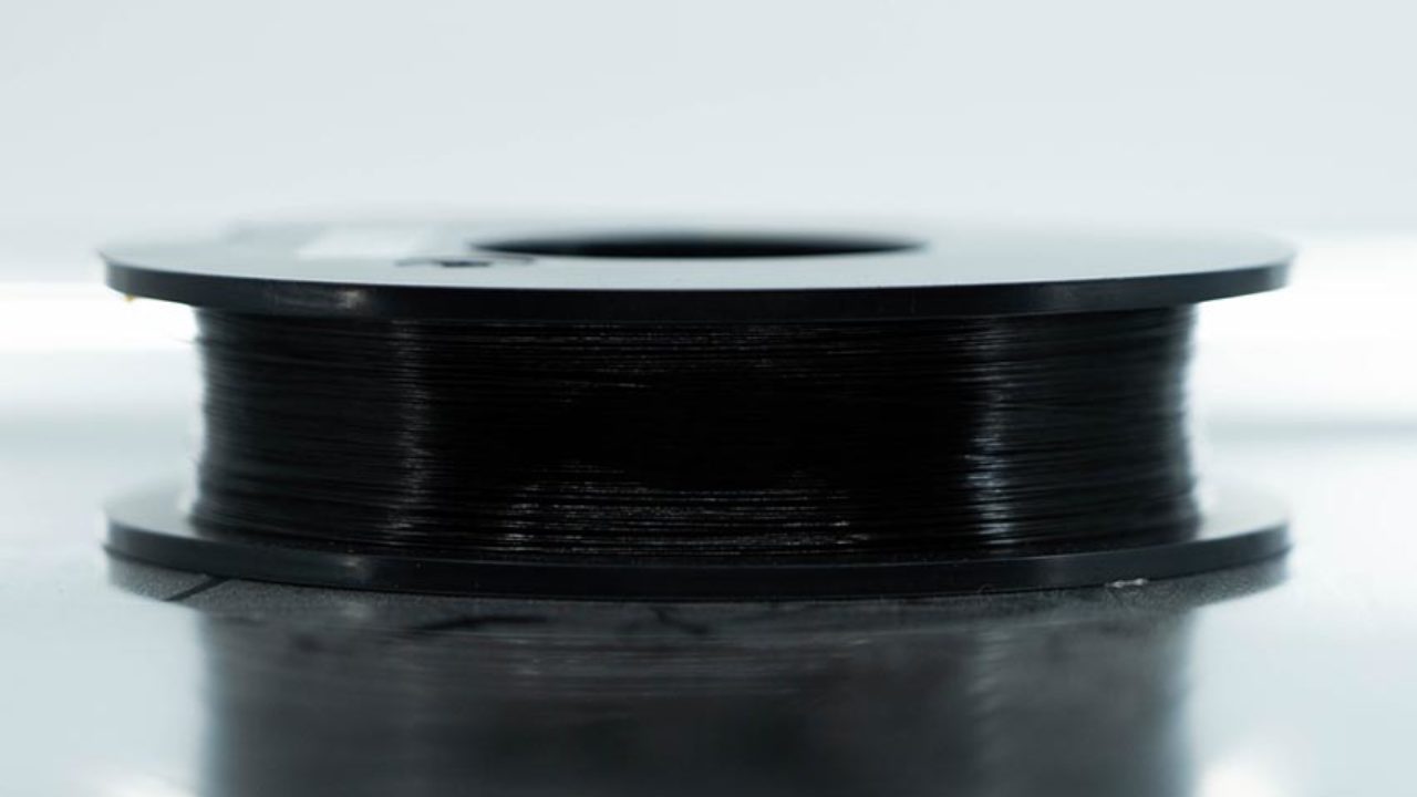 Guide de l'impression 3D de fibre de carbone : comparaison des imprimantes  et des matériaux