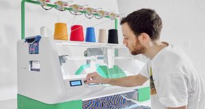 Kniterate, la machine à tricoter inspirée de l'impression 3D - 3Dnatives
